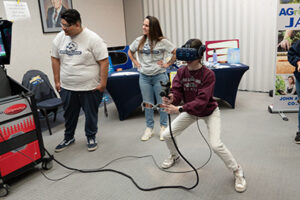 Student uses virtual reality at Freshman/Sophomore Day