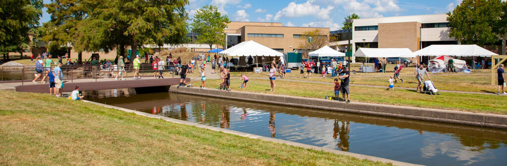 Crowd on campus for Southern Illinois Hunting and Fishing Days