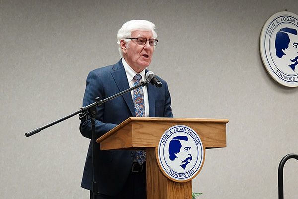 Glenn Poshard speaks at John A. Logan College.
